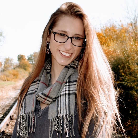 Meet your Posher, Taylor - Picture 1 of 1